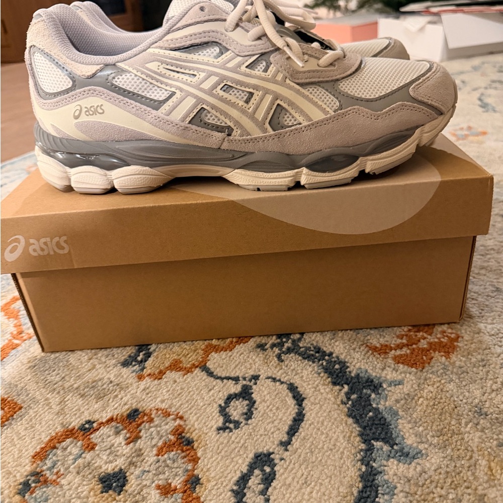 Brand new ASICS Cream and Oyster Gel-NYC sneaker
